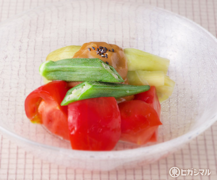 レシピ画像：蒸しなすとトマトとオクラのサラダ