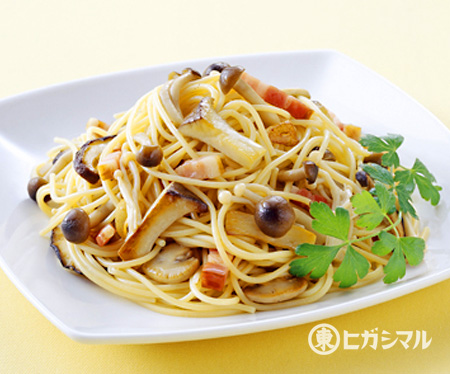 たっぷりきのことベーコンの和風パスタ