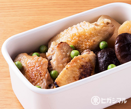 鶏手羽先と新じゃがとしいたけの煮込み