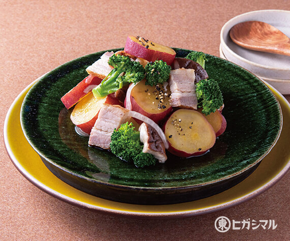さつまいもとブロッコリーとベーコンのホットサラダ