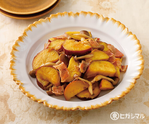 さつまいもとしめじのしょうが炒め